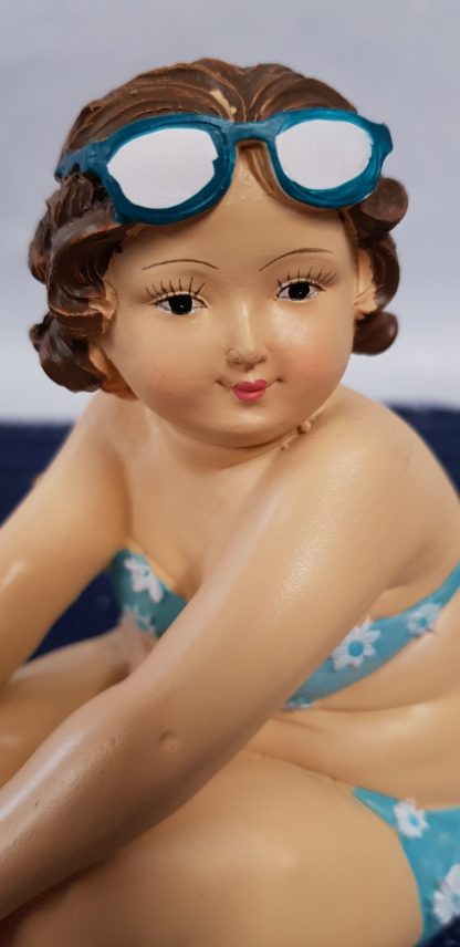Bikini Full Figure Lady - Image 5